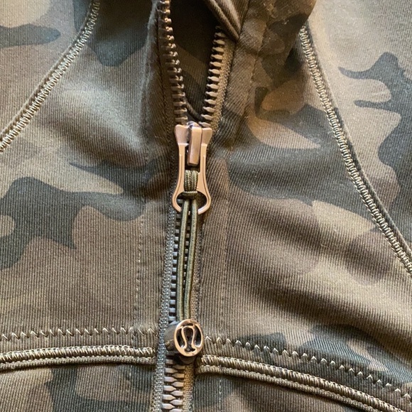 RARE Lululemon Camo Forme Jacket sz 10 - Picture 8 of 10